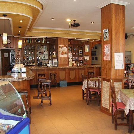 Hostal Cazalegas エクステリア 写真