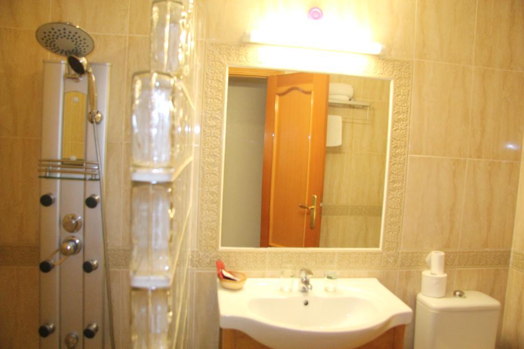 Hostal Cazalegas エクステリア 写真