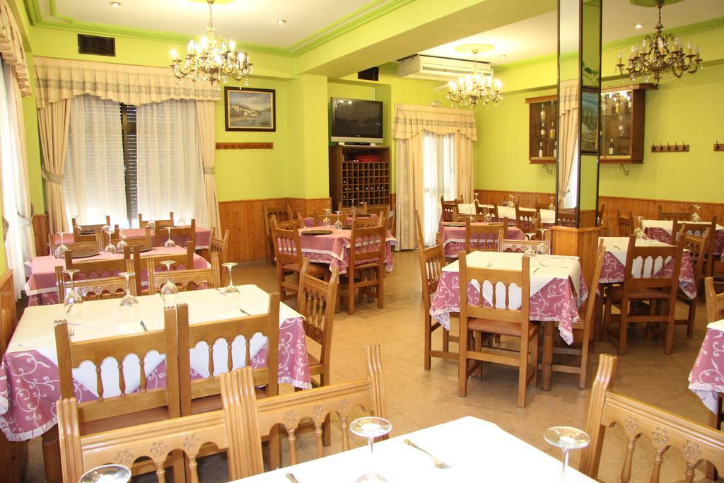 Hostal Cazalegas エクステリア 写真