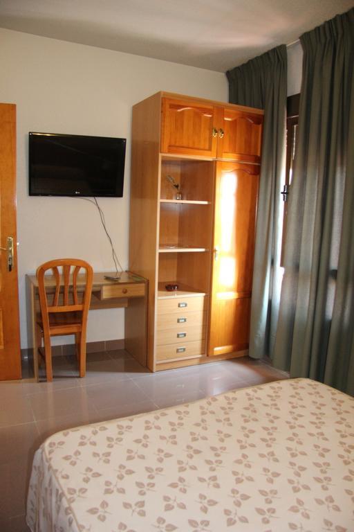 Hostal Cazalegas エクステリア 写真